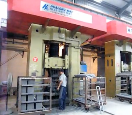 630噸、400噸電動(dòng)螺旋壓力機(jī)生產(chǎn)現(xiàn)場視頻